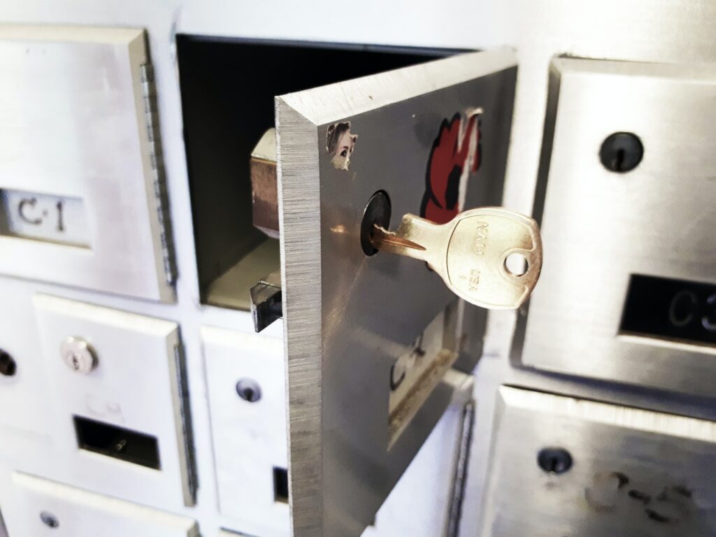 open mailbox lock change